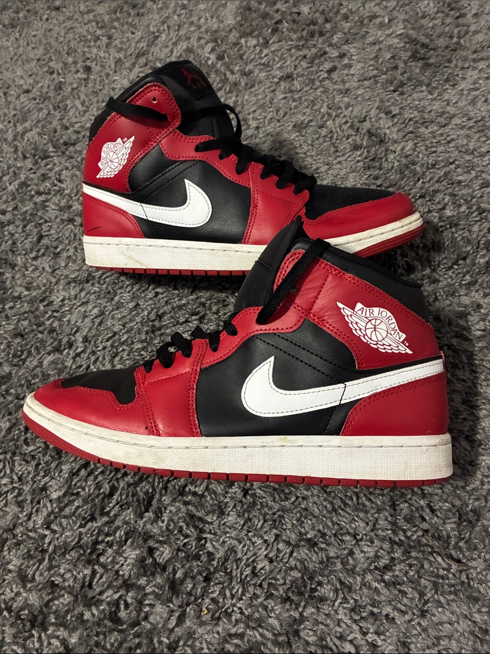 Jordan 1 mid gym red